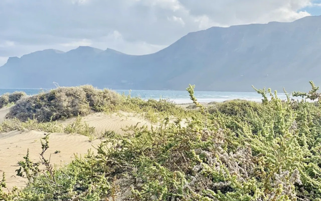 Canaryislandshost l Famara Surfer Apartment