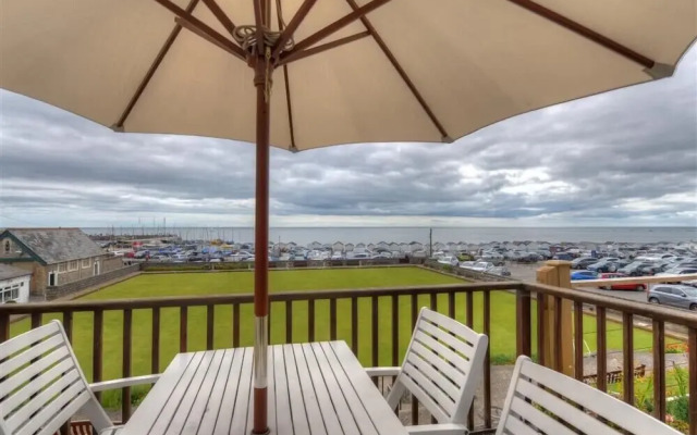 8 Bowling Green Chalets