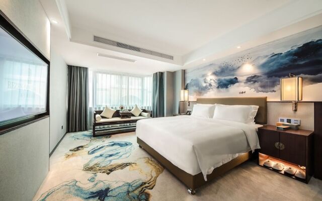 The Ritz East Valley Hotel