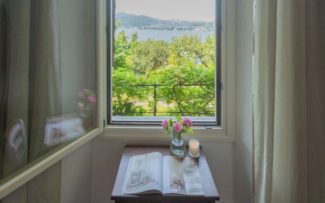 Simon's Apartment With Amazing View by Rent all Como