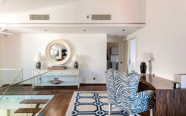 Luxury 3BR Duplex 240m2 City Center PRK