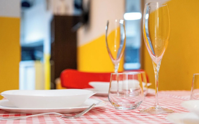 Rosa Homes THE YELLOW