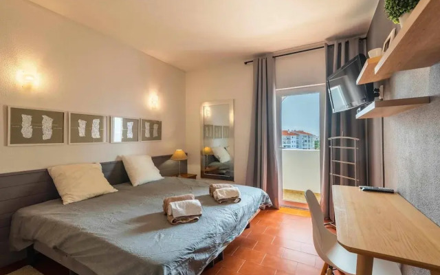 Sea View Central Town 2 Bedroom Apartment