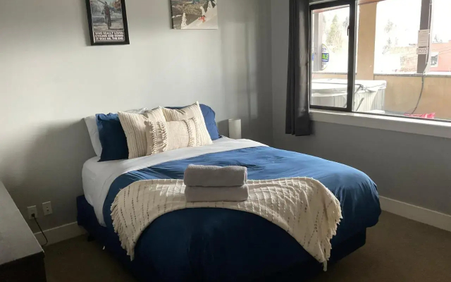 Lily glacier suite at silver bear condos - Hotel in Revelstoke - Photo 5