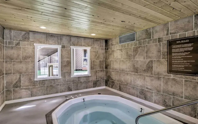 Ski Shuttle & Mountain Views: Keystone Resort Home