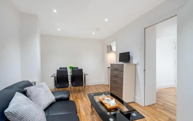 Bermondsey London, 3 People Apartment, Peaceful
