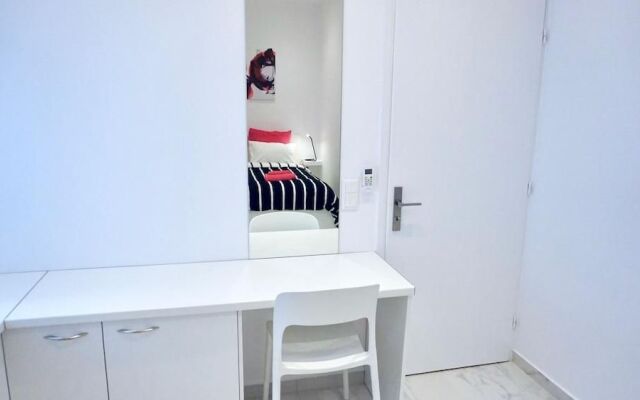 Eclectic Design Apt in Athens near Metro