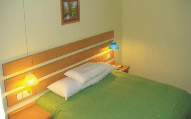 Home Inn (Guangzhou Guangdong University of Foreign Studies Baiyun Avenue)