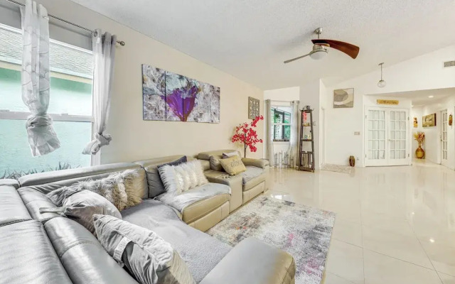 Family-friendly North Lauderdale Home w/ Grill!