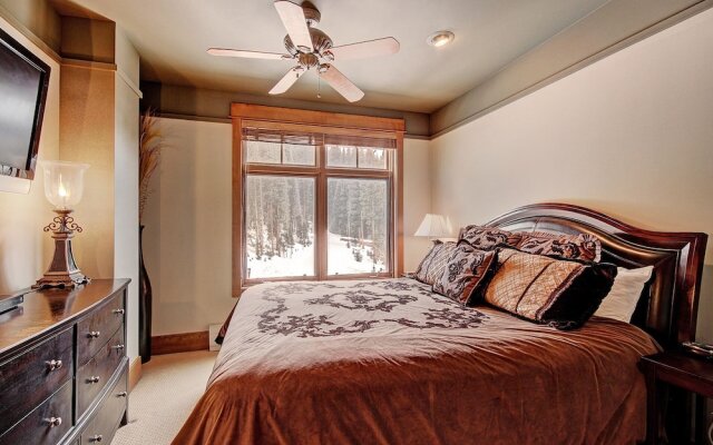 3044 Lone Eagle 2 Bedroom Condo by RedAwning