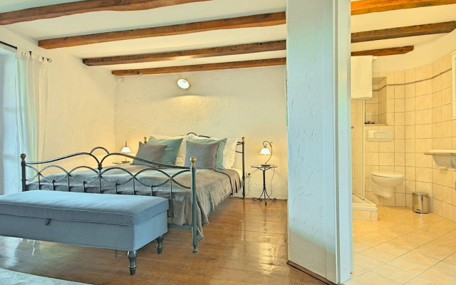 Renovated Holiday Home With Private Pool At 5 Km From The Resort Of Porec And Beach - Resort in Porec - Photo 2