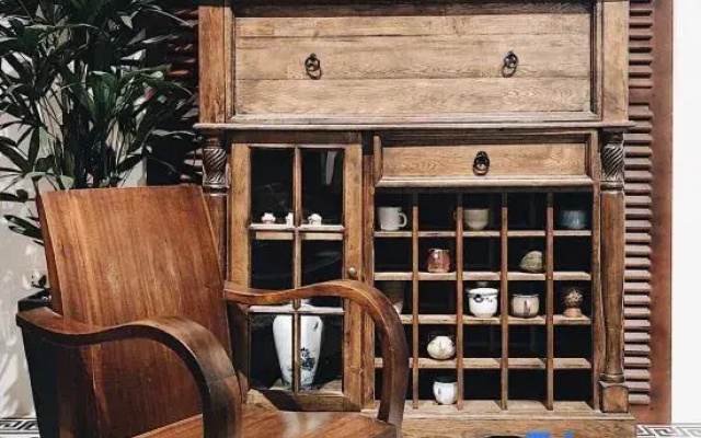 The 90s | Super Central Rustic Loft-2 Beds-Free Laundry