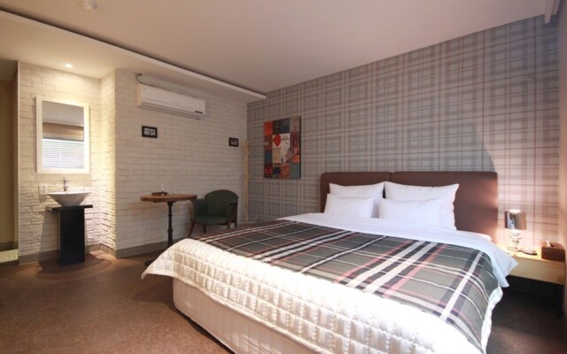 Busan Deokcheon Den Basta Hotel