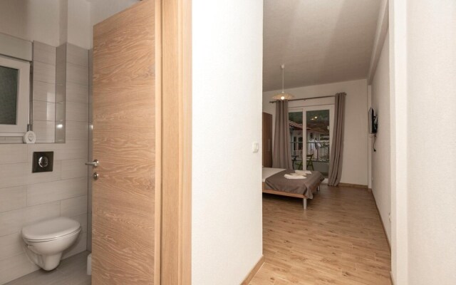 Beautiful Apartment in Drvenik With Wifi
