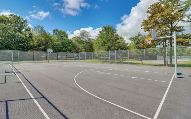Deck, Fire Pit & Pool Access: Pennsylvania Home!