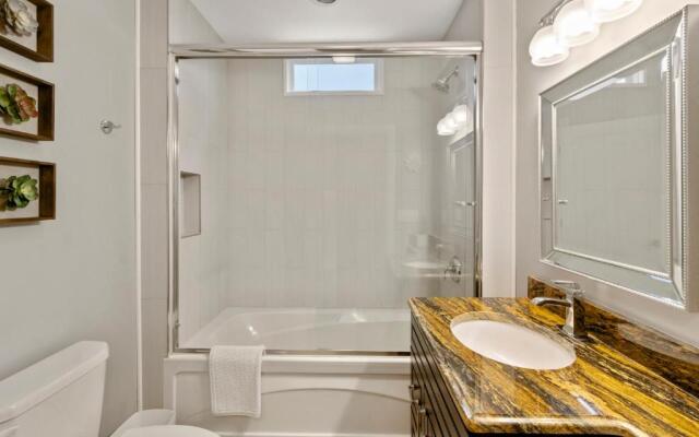 Gorgeous Downtown Bungalow, Walk Everywhere!!!