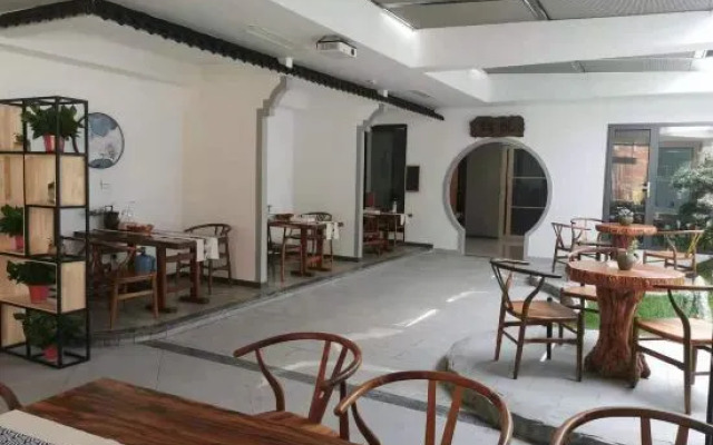 Tongren Jinyue Hotel (Fanjingshan Avenue Jiuyicheng Fangyuanhui Branch)