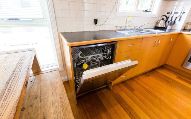 KIM, 2BDR West Melbourne Apartment