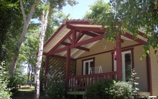 Camping Les Lacs de Courtes - Gîtes