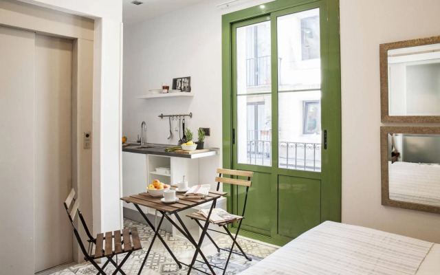 Ainb Born-damas Apartments
