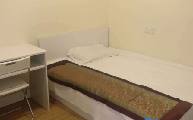 Xiao Hotel Apartment (Shanghai Pengpu Xincun Subway Station)