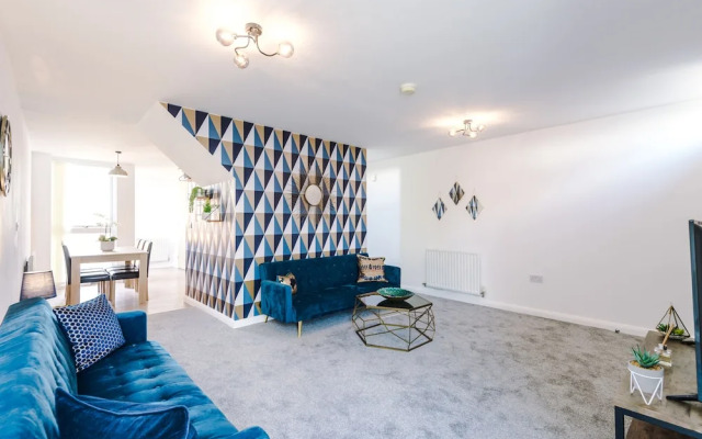 3 Bed House Manchester by MCR Dens