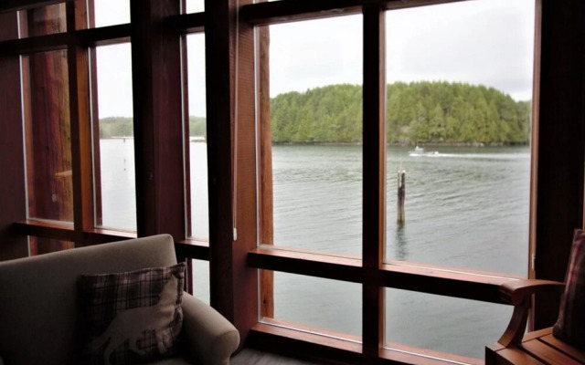 Whiskey Landing Lodge