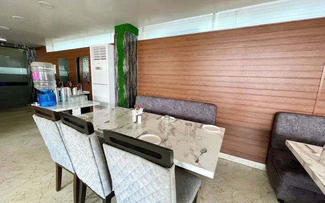 TBS Sea View - Full AC- Pool & Breakfast