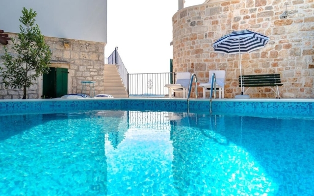 Holiday house Vjerocka - with pool : Donji Humac, Island Brac