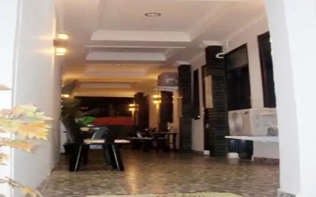 Hotel Salon Fora & Cafe