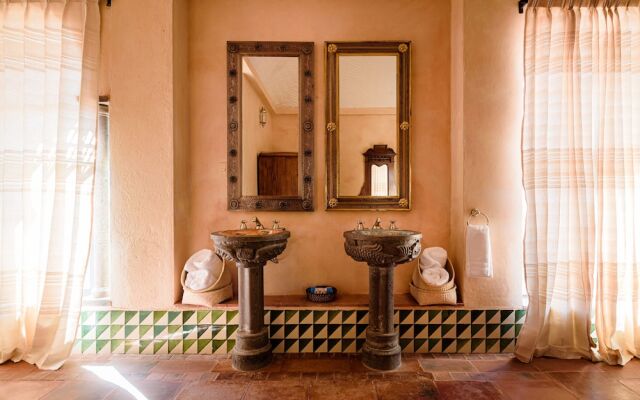 Riad Mellado by Grupo Afekto