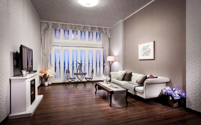 The Blue Hill Condo