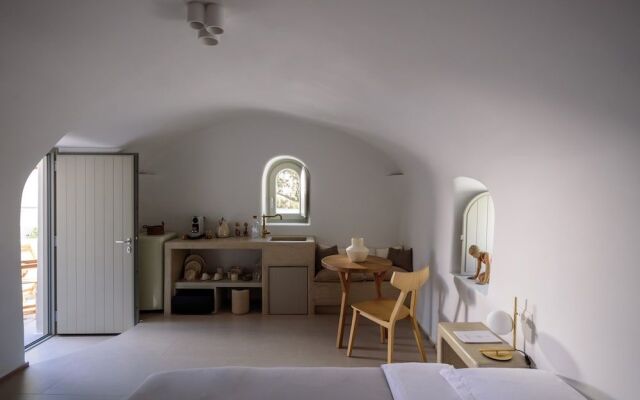 Oia Treasures Art Suites