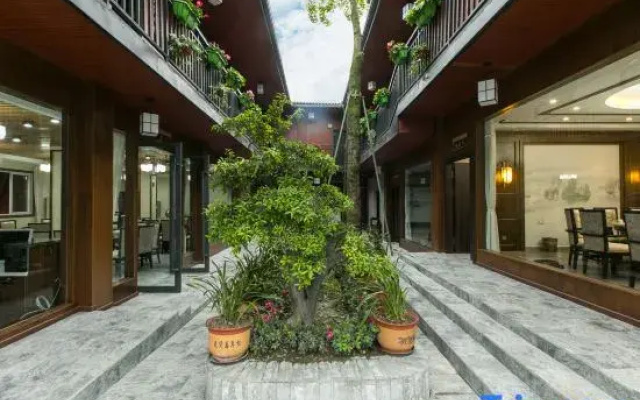 Wentou Homestay · Ziwei Manor (Dujiangyan Station Sunac Land)