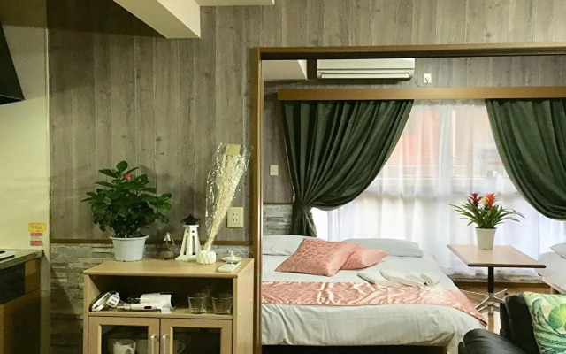 LaForet inn 303