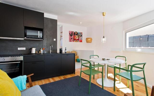 APOSENTUS - The light house at Miragaia