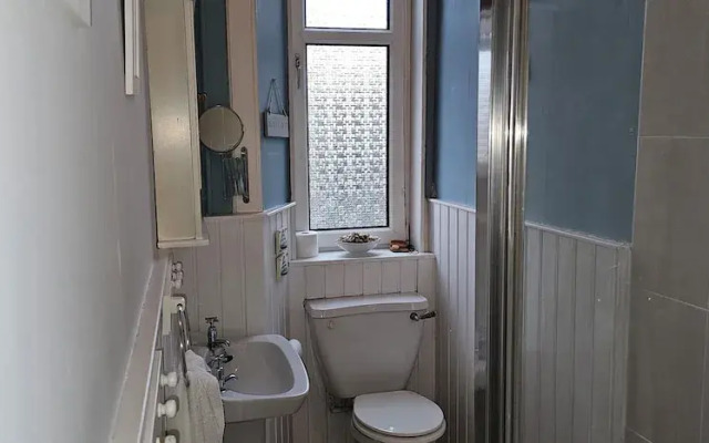 Snug - Macushla Apartment