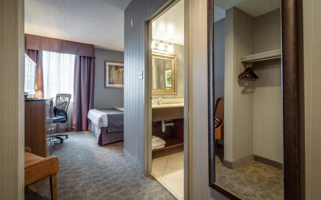 Monte Carlo Inn Airport Suites
