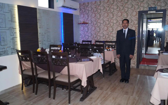 Shri Akshar Hotel