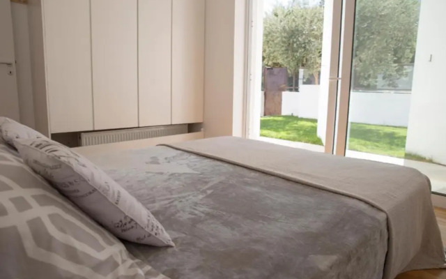 Infinity White Complex