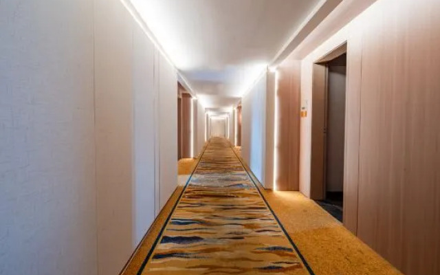 Lido Boutique Hotel (Yancheng Station Baolong Plaza Branch)