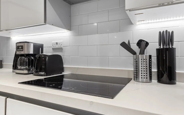Modern Battersea Suite - London City Retreat
