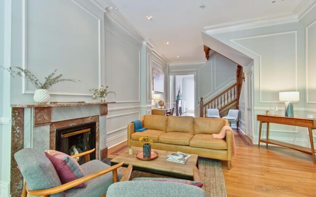 Spacious Chicago House near Oak Street Beach