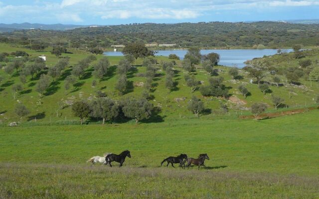 Herdade Naveterra Rural Lodge & Spa