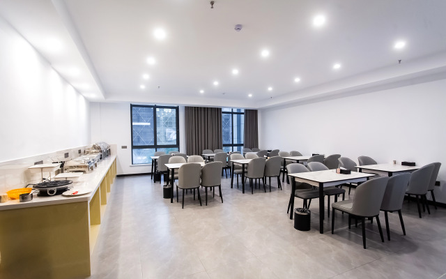 Lili Orange Light Luxury Hotel