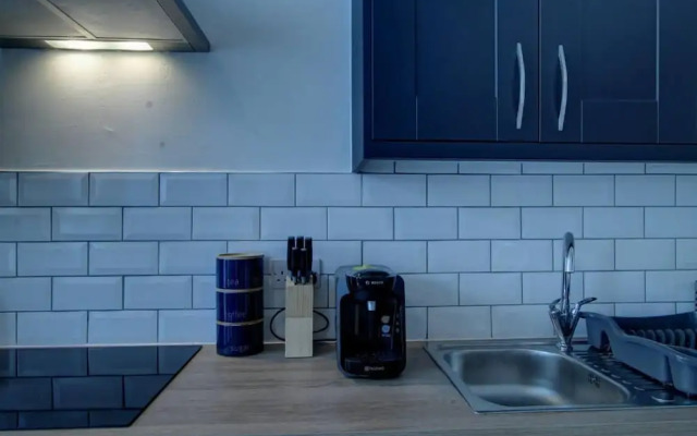 Dundee - 1 Bed - Sleeps 4 - Free Parking