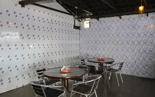 OYO 7463 Leo Suites