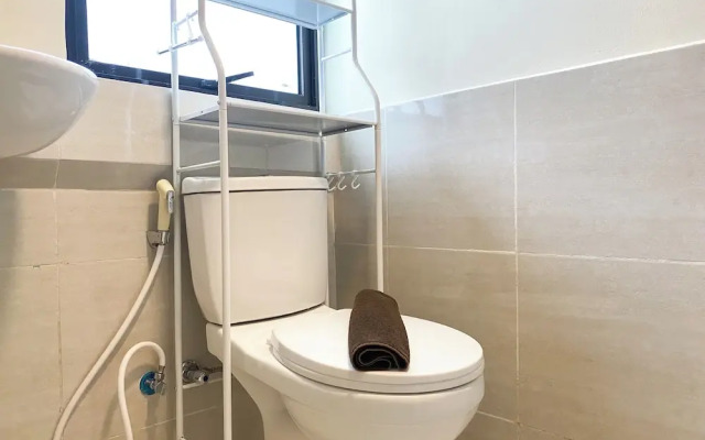 Homey And Warm 2Br At Meikarta Apartment