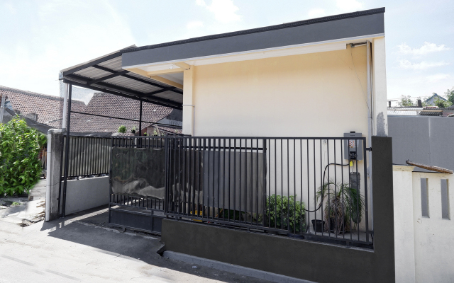 Super OYO Capital O 2258 Santana Syariah Guest House