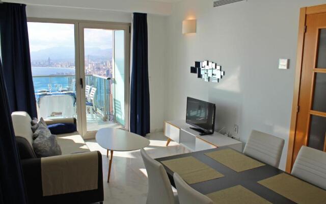 Amazing apartment on the 34th floor with private terrace and sea views